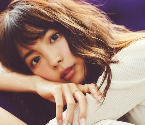 派手×シックが最旬コンビ「カラーブロッキング」ネイル3