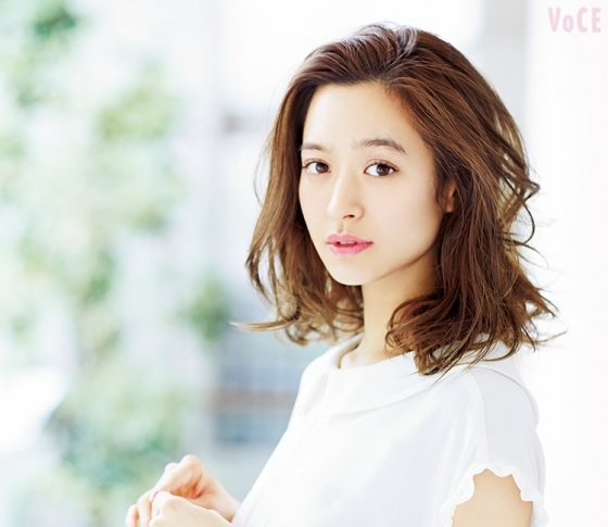 簡単セルフ腸内洗浄で、即・お腹ペッタンコ! モデル野崎萌香の美習慣