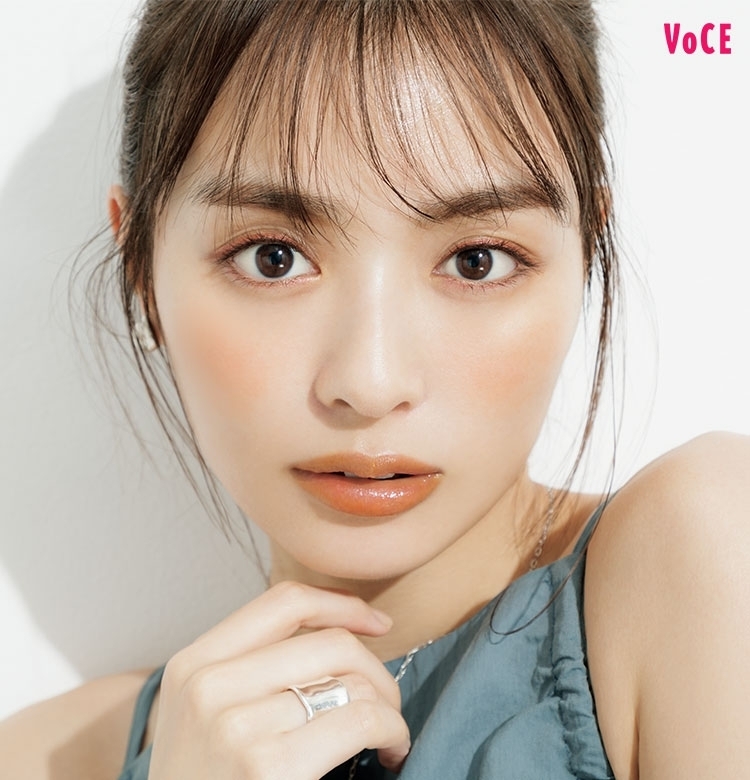 【内田理央の恋させる夏メイク】オレンジチークでヘルシーなモテ顔に♡