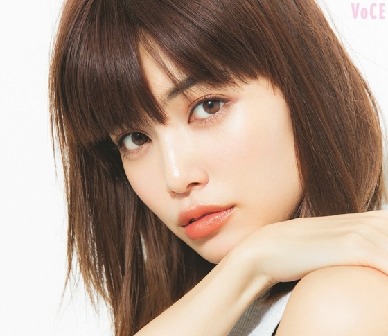 人気ヘアメイクAYAさんが、春イチバン美人肌「ツヤ生肌」ベースメイクを伝授!