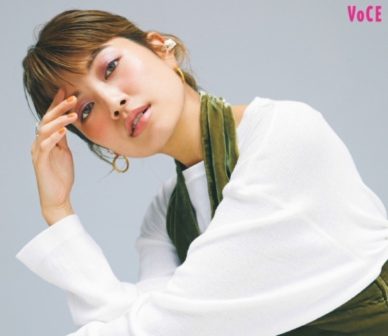 【垣内彩未】「パープル×オレンジ」のニュアンスメイクで、レディガールな旬顔に!