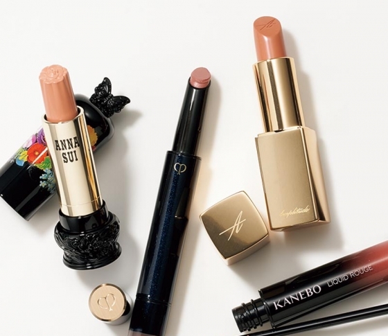 【プロがセレクト】今年トレンドのベージュリップ4選|誰にでも似合う感涙リップって?