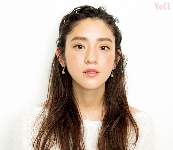 ハイライトで“小顔&若見えのキュートな肌”になる プロの技を紹介