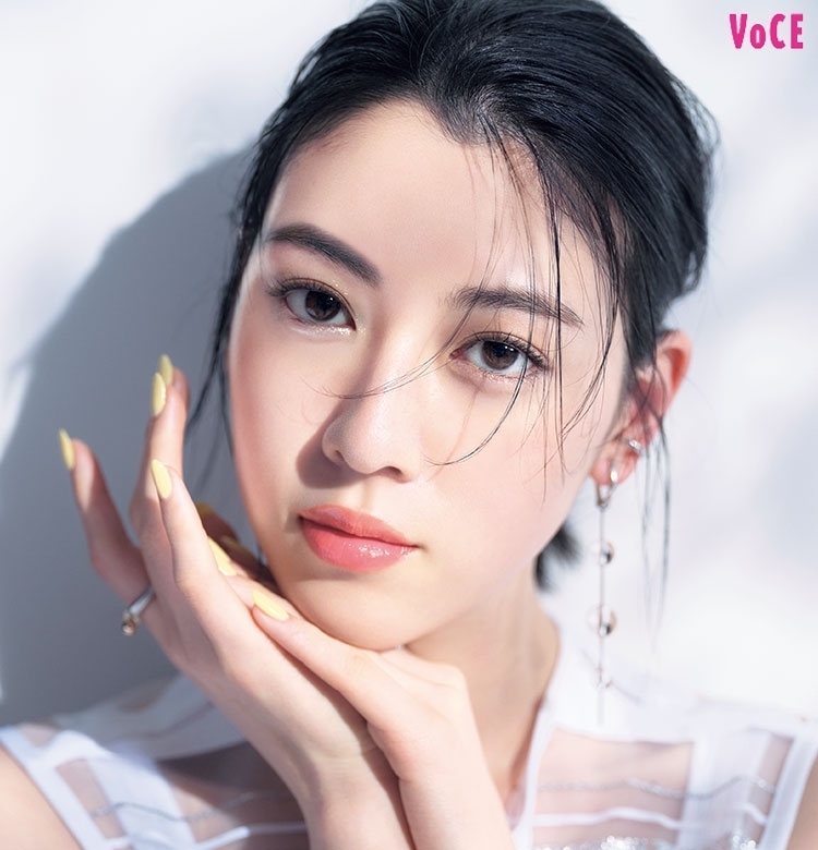 【三吉彩花】が夏の旬コスメでサマーメイク!ブラウンシャドウで大人顔♡