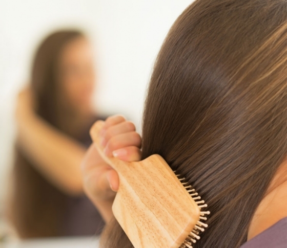 【天使の輪】が蘇る! ヘアブラシで「頭皮マッサージ」|一番効果が出るのは入浴前!|美髪エキスパートが教えます