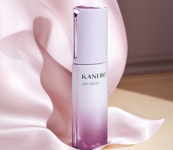 美の世界基準【ジョーライン】にアプローチする、【KANEBO】の新エイジングケア美容液。その実力は?? VOCEが徹底検証!