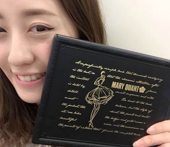 2016年クリスマスコフレ使ってメイクしてみました!~流行りの赤シャドウが激かわ♥なマリークヮント編~
