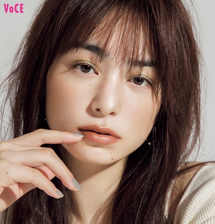 中山友恵の使える単色アイシャドウ、スタイリッシュな【ニュアンスメタリック】を塗り比べ
