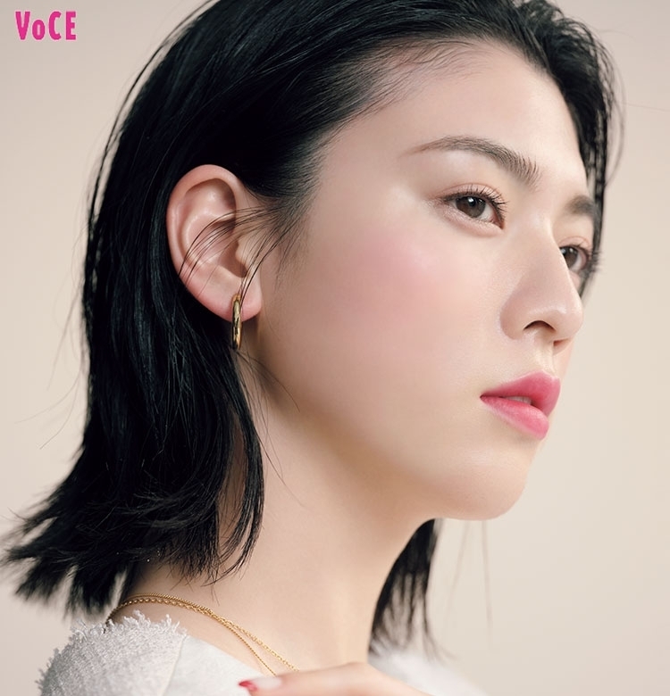 【三吉彩花】が纏う夏のピンクメイク♡ヘルシーな色っぽ顔にチェンジ!