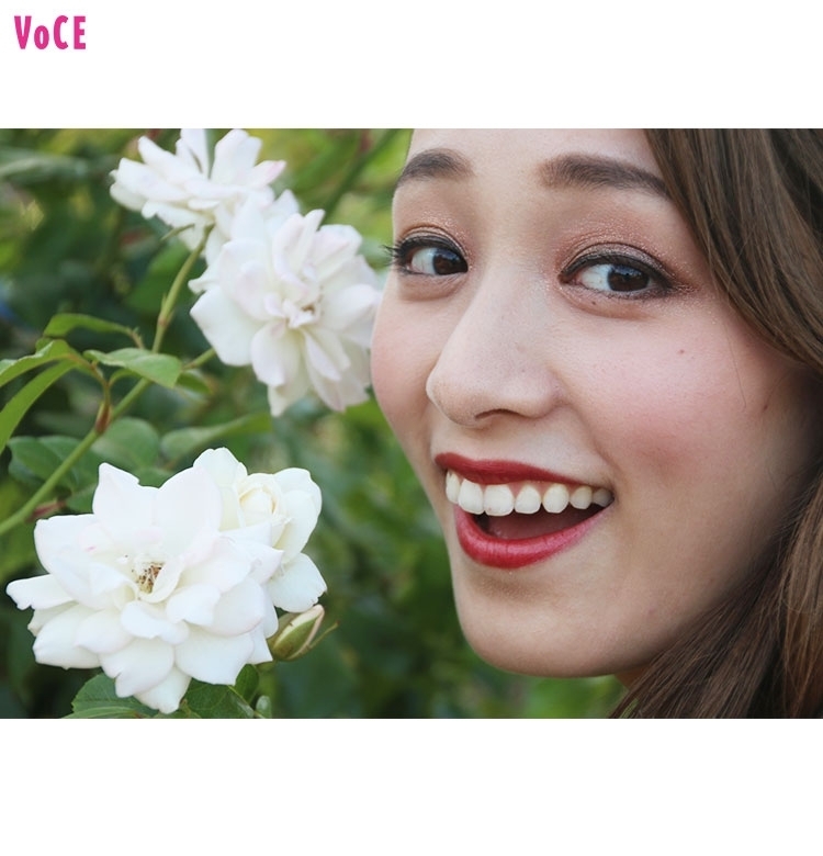 元宝塚歌劇団・花組娘役スターの【城妃美伶】登場!|【VOCE♡宝塚】タカラジェンヌOGのビューティトーク