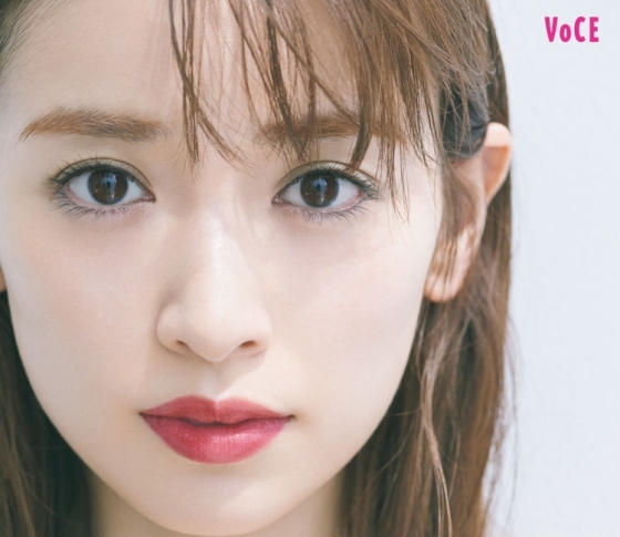 実は……いい女メイクは【スモーキーGREEN】×【赤リップ】が正解