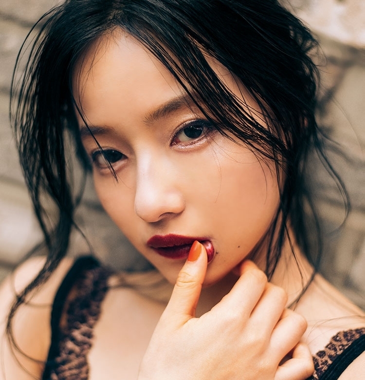 “S”なボディラインで話題沸騰!NMB48・村瀬紗英のボディメイク術