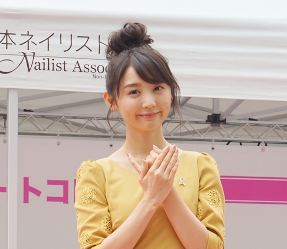 朝の有楽町駅におのののかさん! JNAのチャリティイベントにゲストで登場