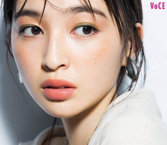 ポイントで影を仕込むと美人な骨格に! 林由香里のメイクの法則
