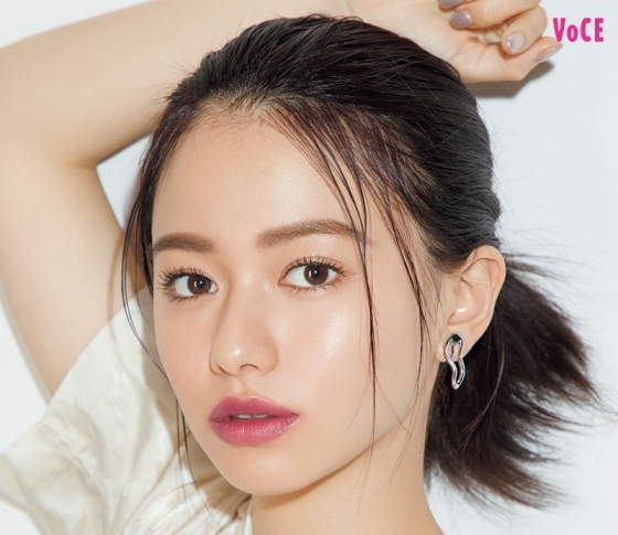 【山本舞香×オトナピンク】目元・唇に“辛さ”をONして脱・ガーリー宣言!
