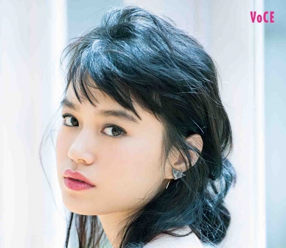 【ゴム1本の簡単ヘアアレンジ】寝グセがひどかった時……ロングさんはルーズなまとめ髪に!