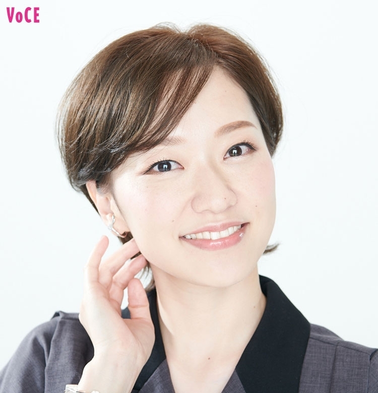 元宝塚歌劇団・花組娘役スター【桜咲彩花】セルフメイク・愛用コスメ【VOCE♡宝塚】タカラジェンヌOGのビューティトーク