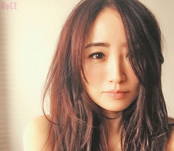 神崎恵さんの夏メイクは“埋もれない女”♡