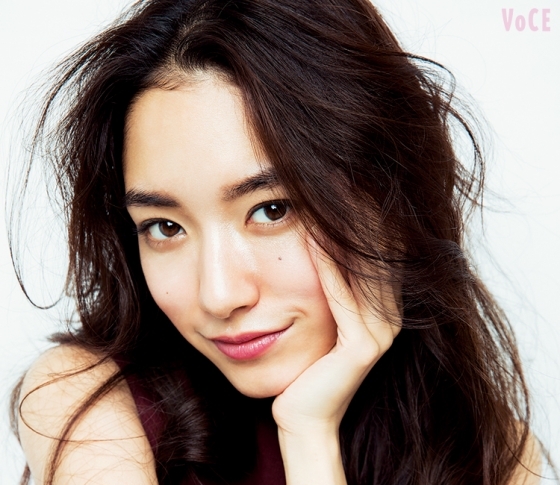 あんなささいなことも!? VOCEで人気のヘアメイクさんがメイクの悩みを即解決|黒髪でも重くない秋冬メイクが知りたい!