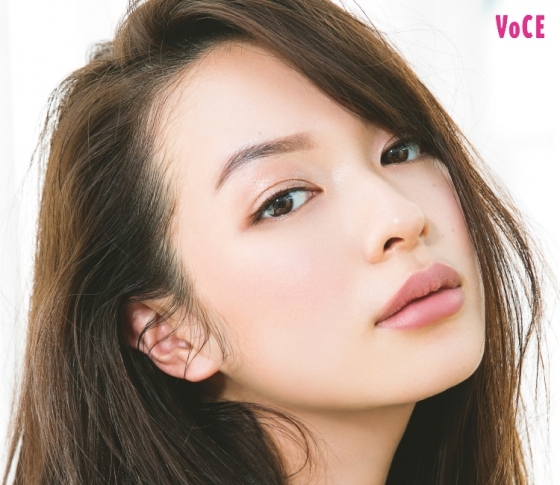 顔の下半分をマットにすると美人印象が上がる!?【キラキラシャドウの使い方】