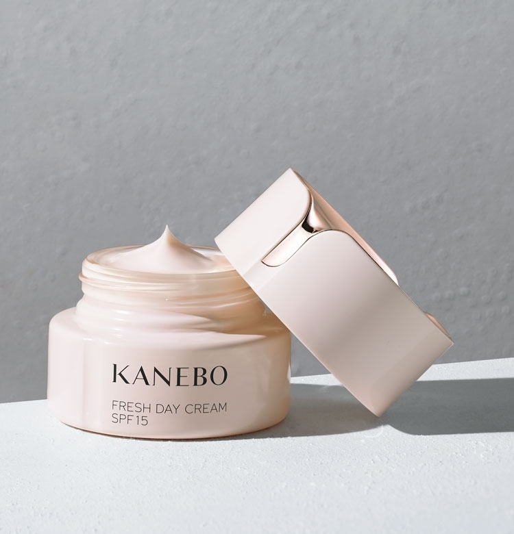 指名買い続出!KANEBOのデイ クリームで肌を守る!