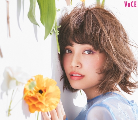 垣内彩未が提案する「お花メイク」は透明感×スモーキーがかわいい♡