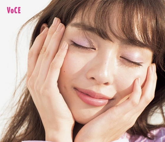 【人気ヘアメイクGeorgeさん直伝】雨の日、風の日も美しくいるためのワザありベースメイク