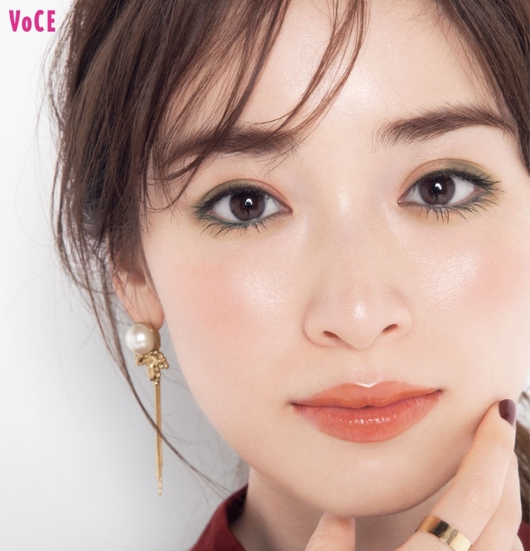 【泉里香】下まぶたに“グリーン”を入れて、華やぎ美女メイク