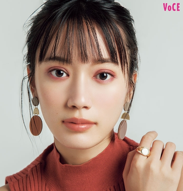 中山友恵さんの単色アイシャドウ塗り比べ【ディープベリー】赤みカラーの主流は赤+紫へ