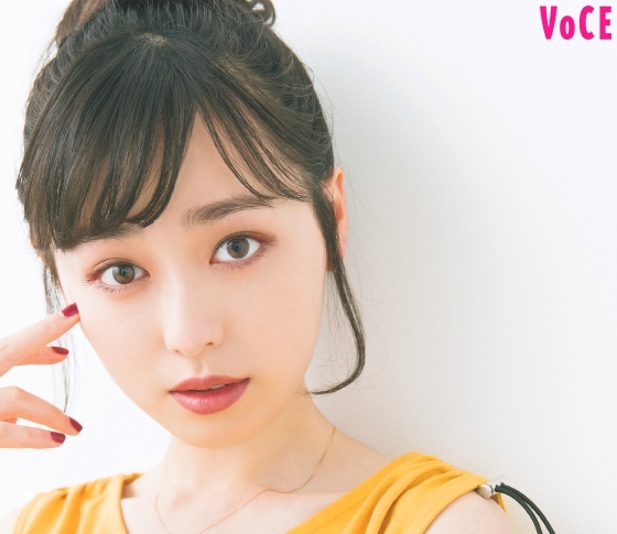 有名子役から女優へ!【福原遥】Diorのカラーライナーで、目元にボルドーの秋メイク