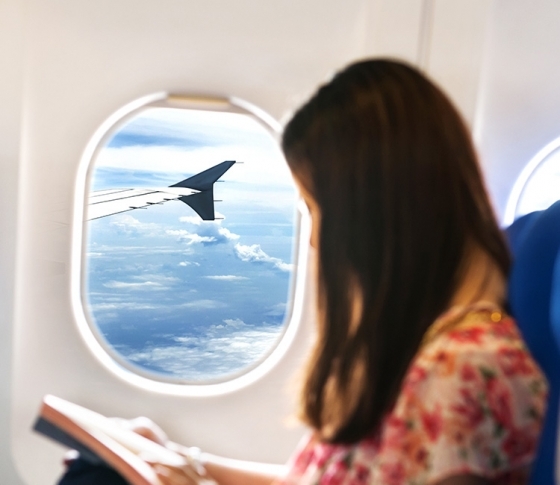 飛行機の機内で肌が乾かないようにする簡単テク