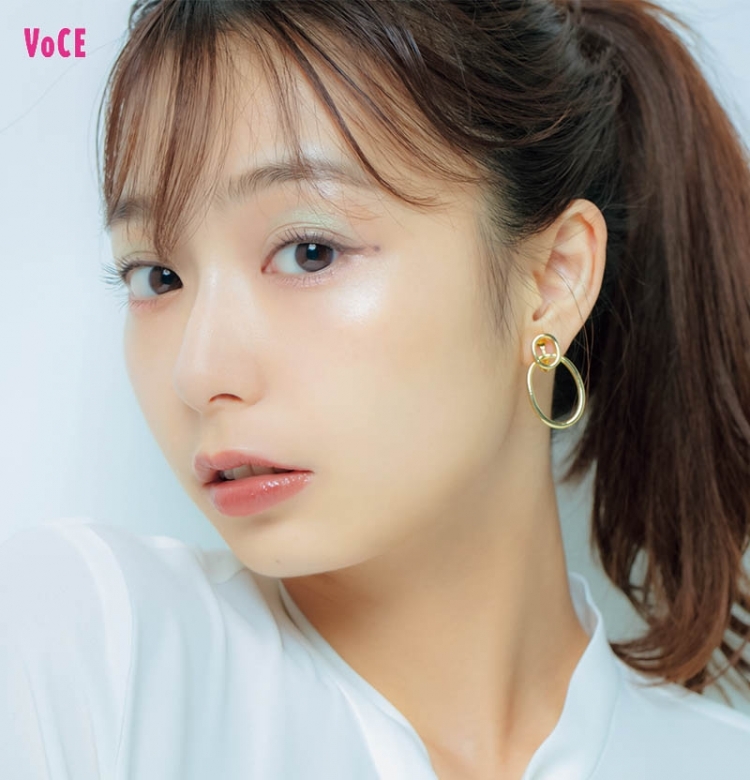 宇垣美里】がセルフメイク!【ベストコスメ受賞アイテム】に魅力